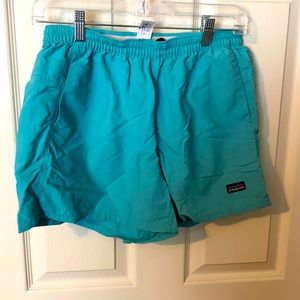 Patagonia women’s baggies short - size medium - teal color